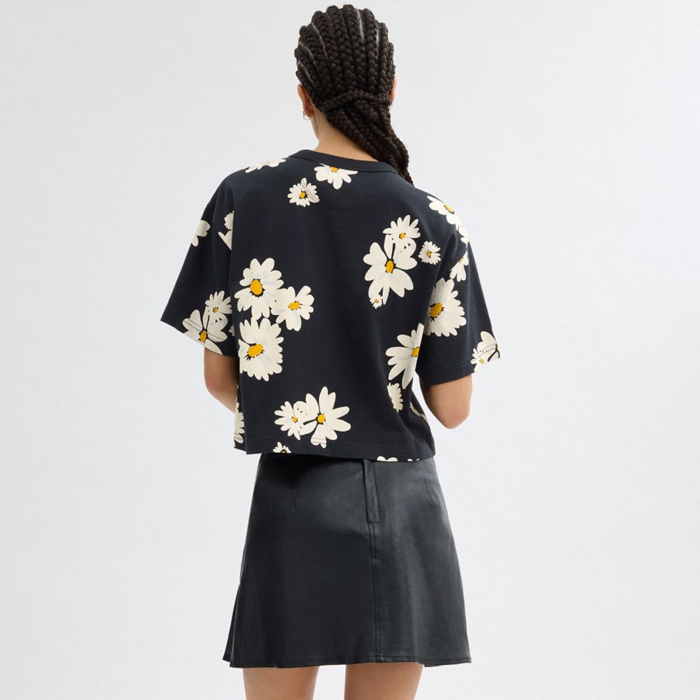 Black Women Coach Floral Cropped Signature Script In Organic Cotton T Shirts | NZ_CH58352