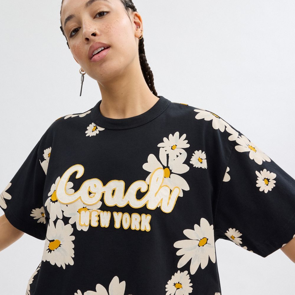 Black Women Coach Floral Cropped Signature Script In Organic Cotton T Shirts | NZ_CH58352